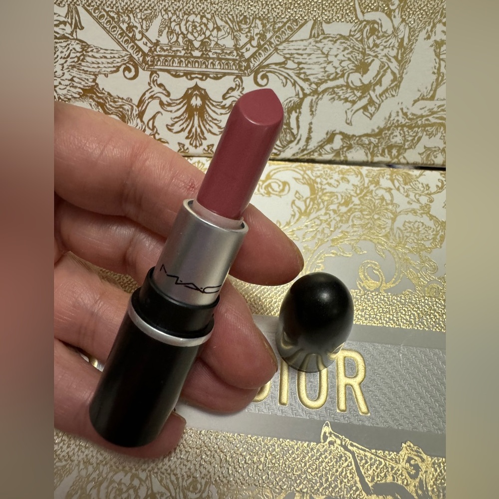 MAC Mini Lipstick in Mehr